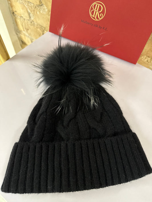 Kašmyro kepurė su bumbulais