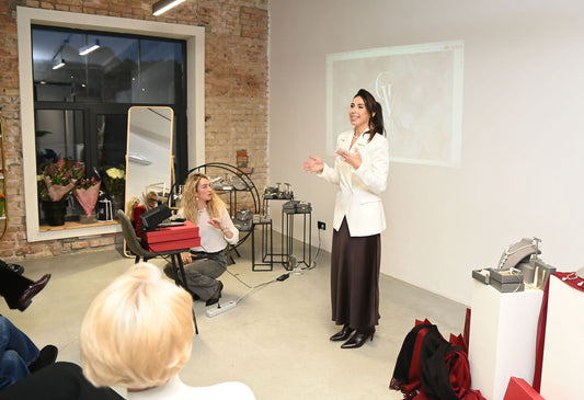 RENGINYS MOTERIŠKUMUI KARTU SU PERLŲ EKSPERTE