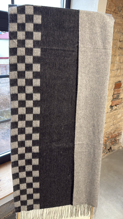 Kašmyro šalis pilkas, dvipusis su geometriniu raštu