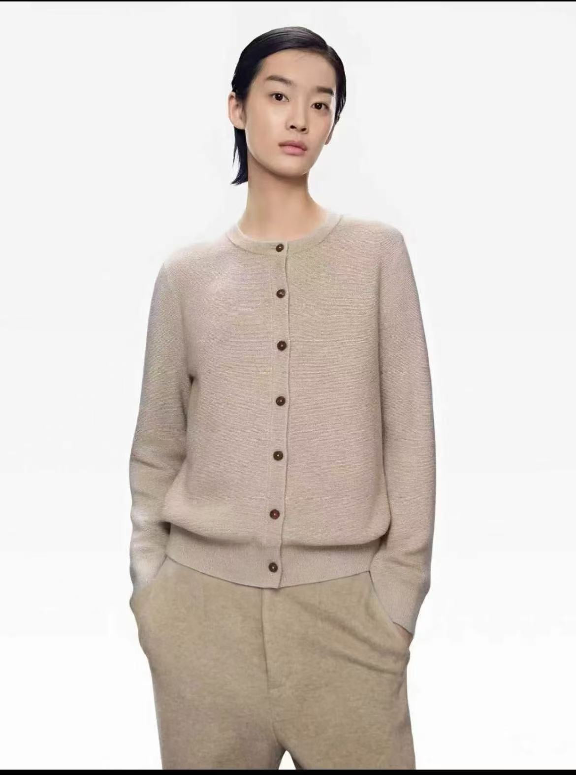 Sagstomas kašmyro megztinis