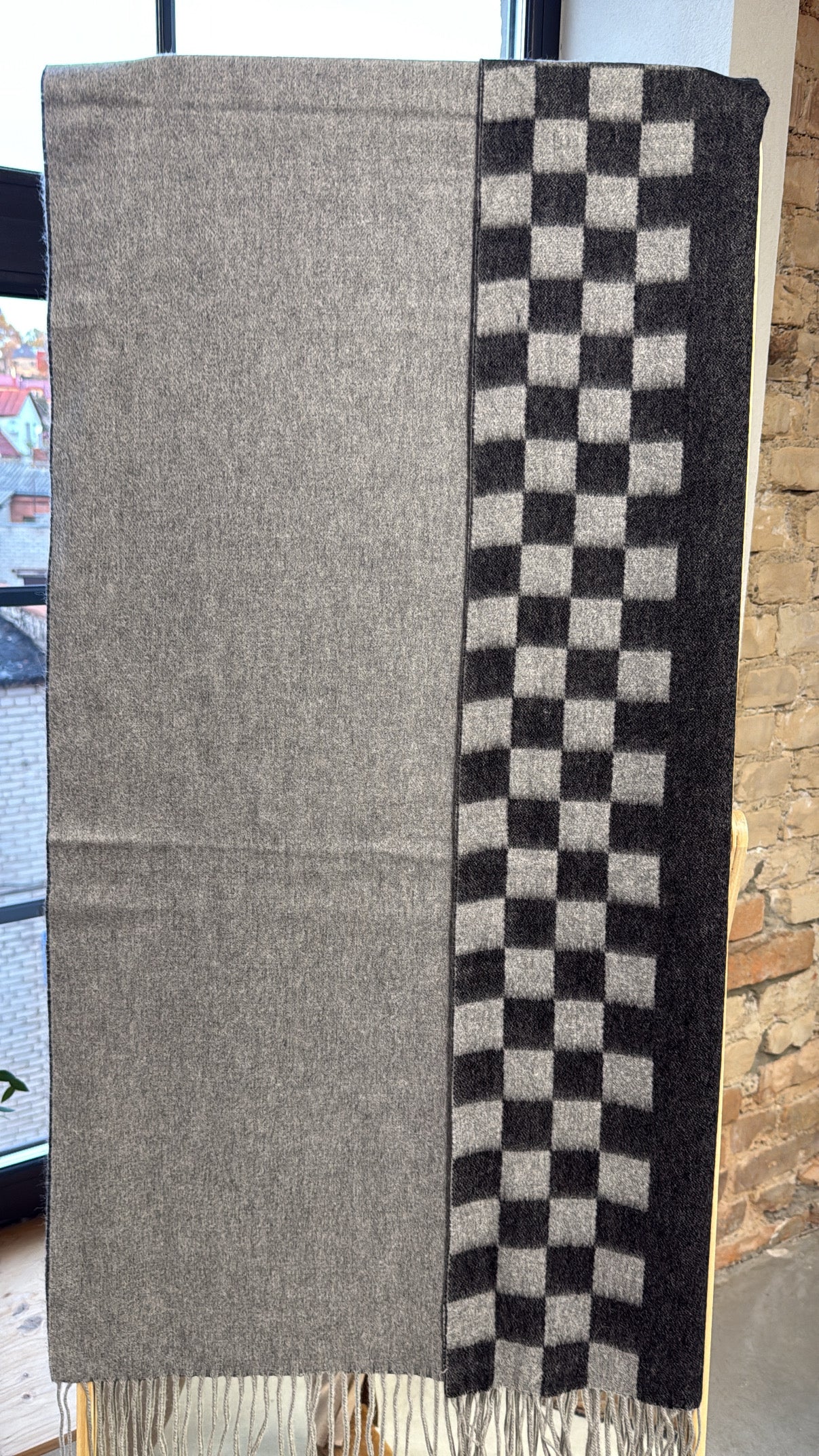 Kašmyro šalis pilkas, dvipusis su geometriniu raštu