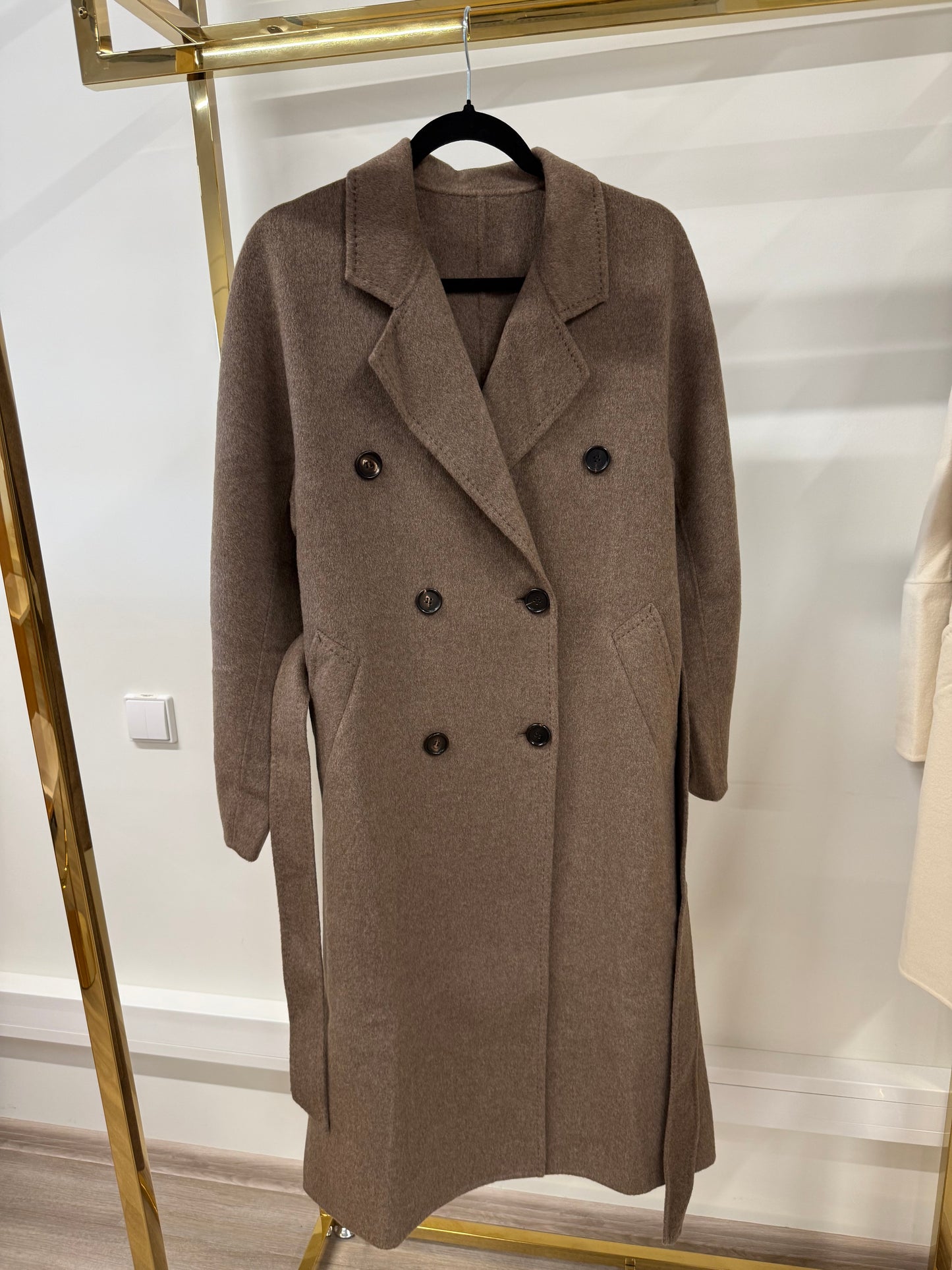 Kašmyro paltas su sagom