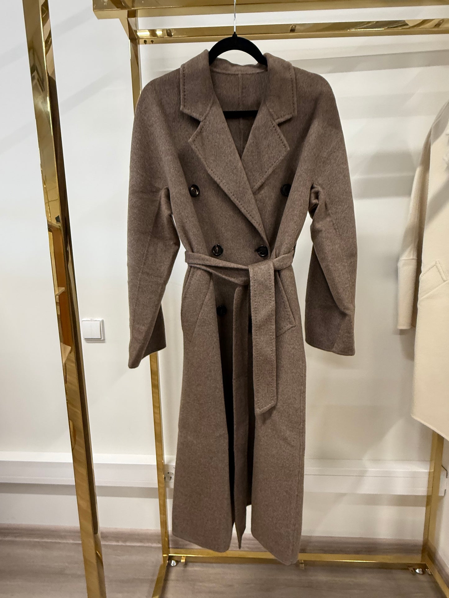 Kašmyro paltas su sagom