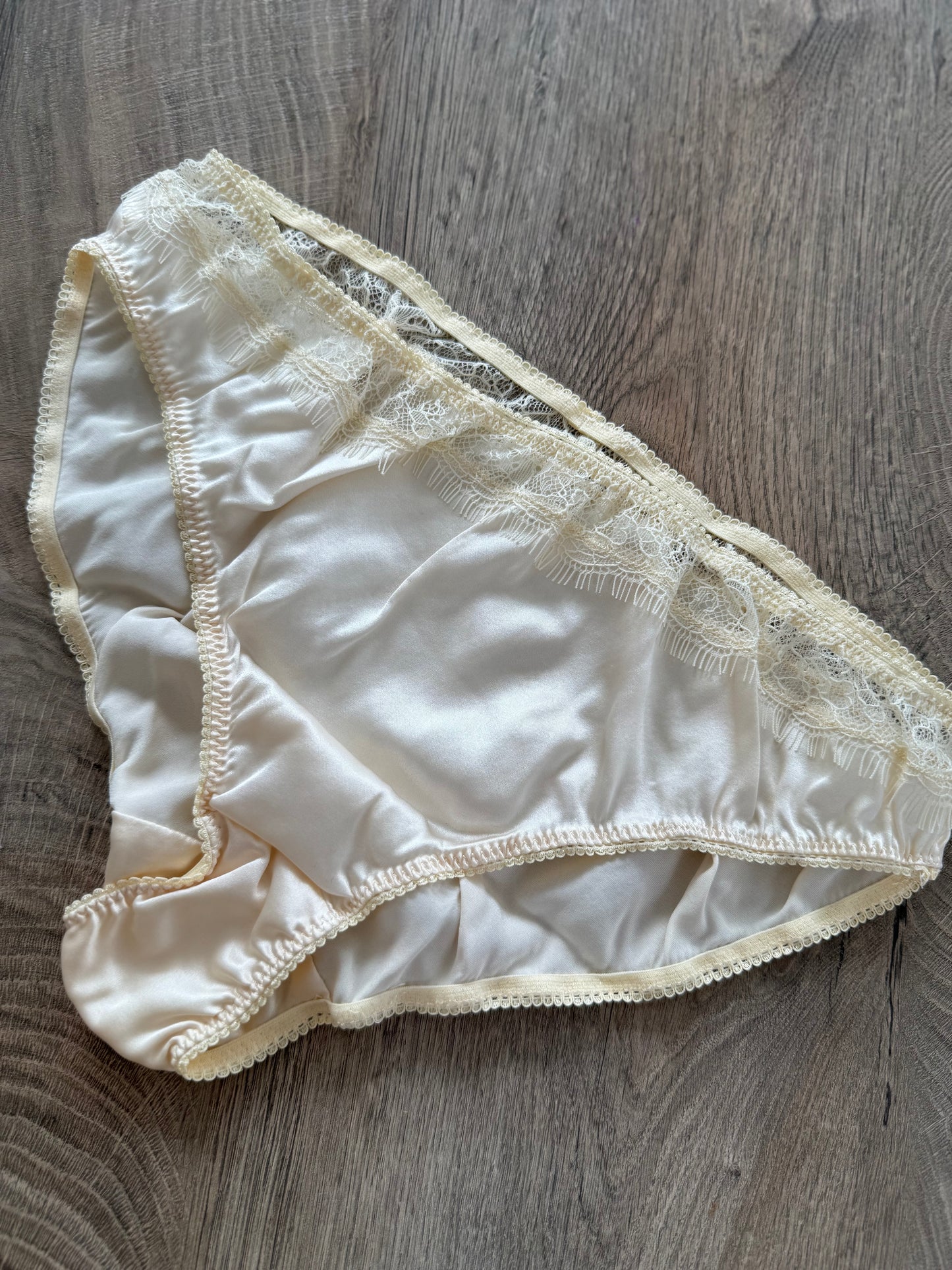 Mulberry šilko kelnaitės su nėriniais