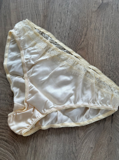 Mulberry šilko kelnaitės su nėriniais