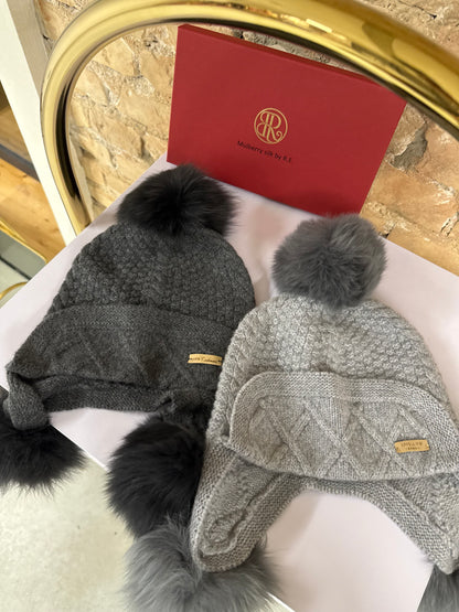 Kašmyro kepurė su bumbulais